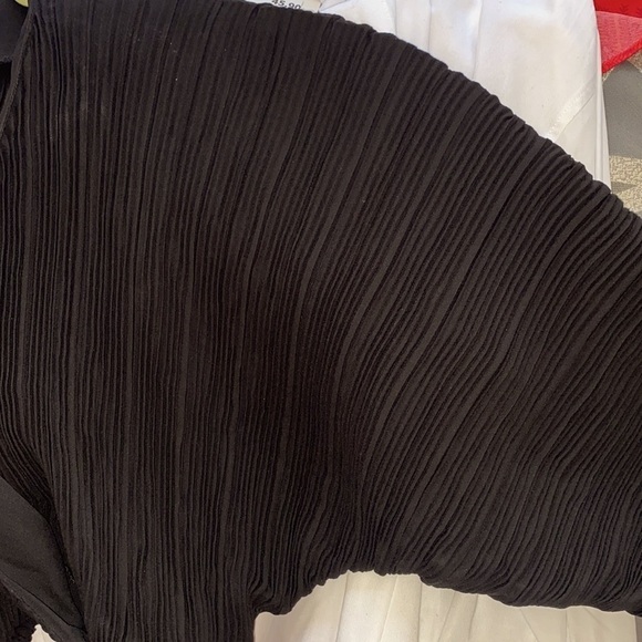 Good American long sleeved cutout plisse dress (black) small - Picture 8 of 8